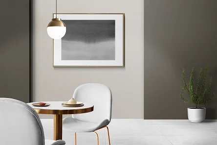 Minimalistische eethoek met premium meubels, zachte neutrale kleuren en verfijnde interieurstyling voor moderne woonruimtes.